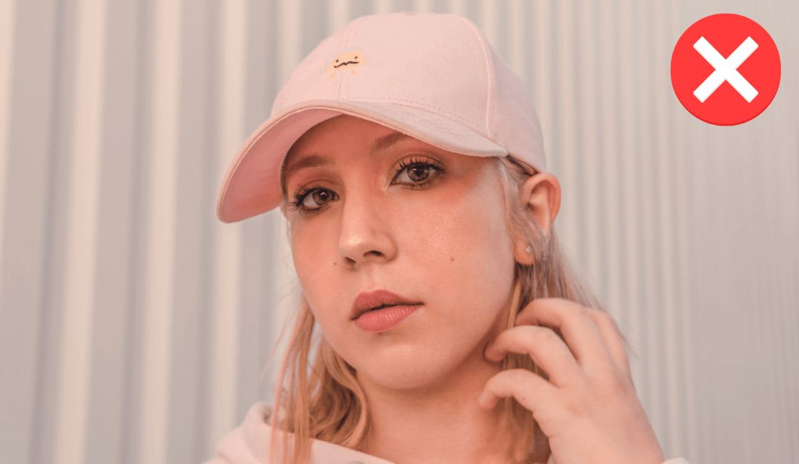 evita hacer un casting con gorra